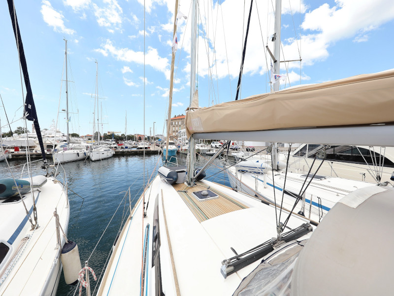 фото Dufour 380 18