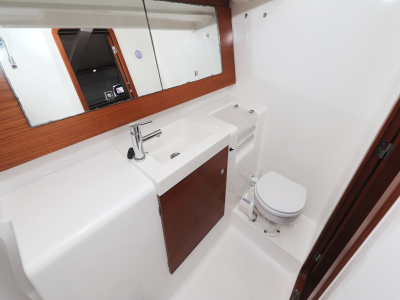 фото Dufour 380 47