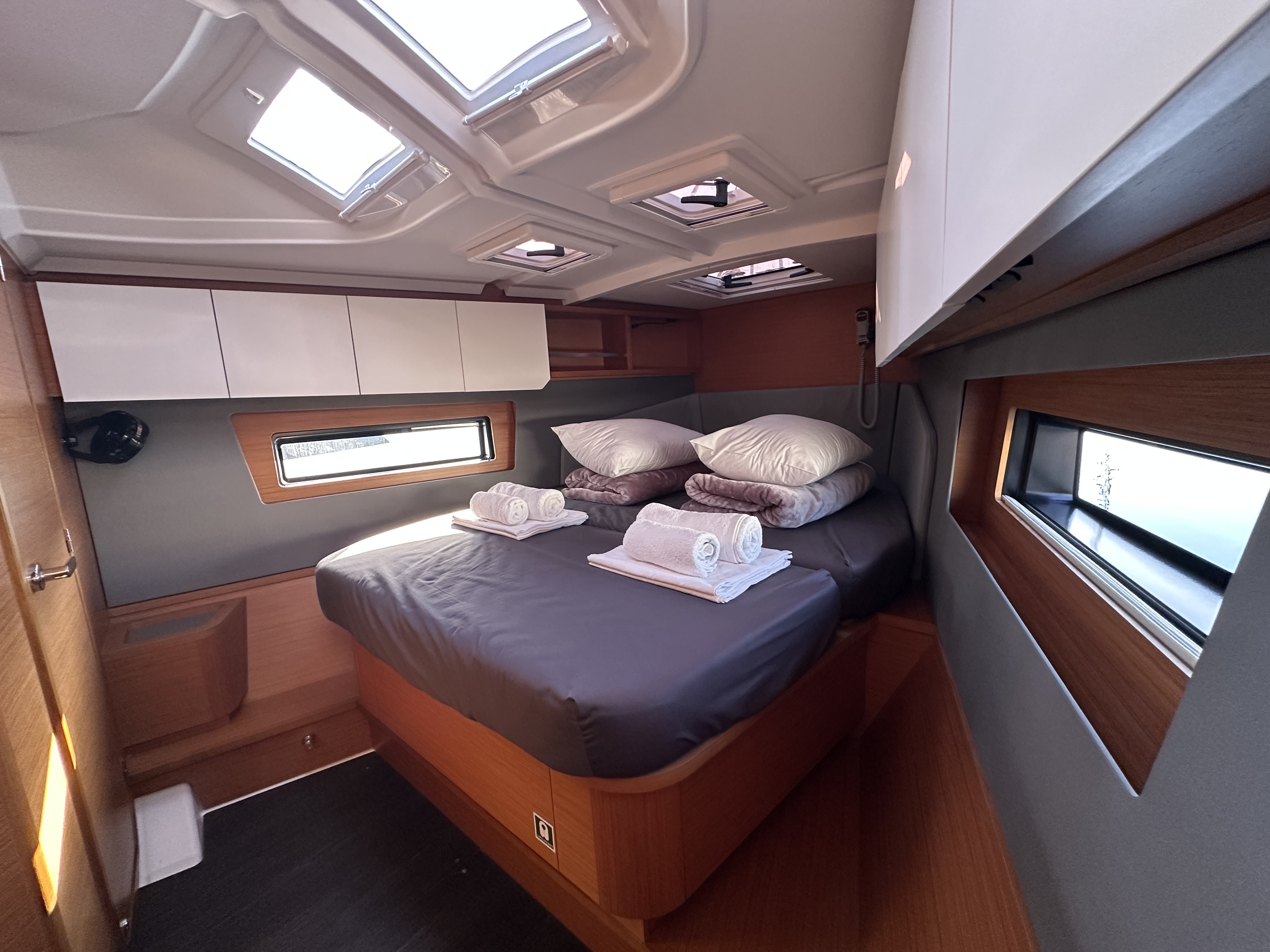 Yacht image 25