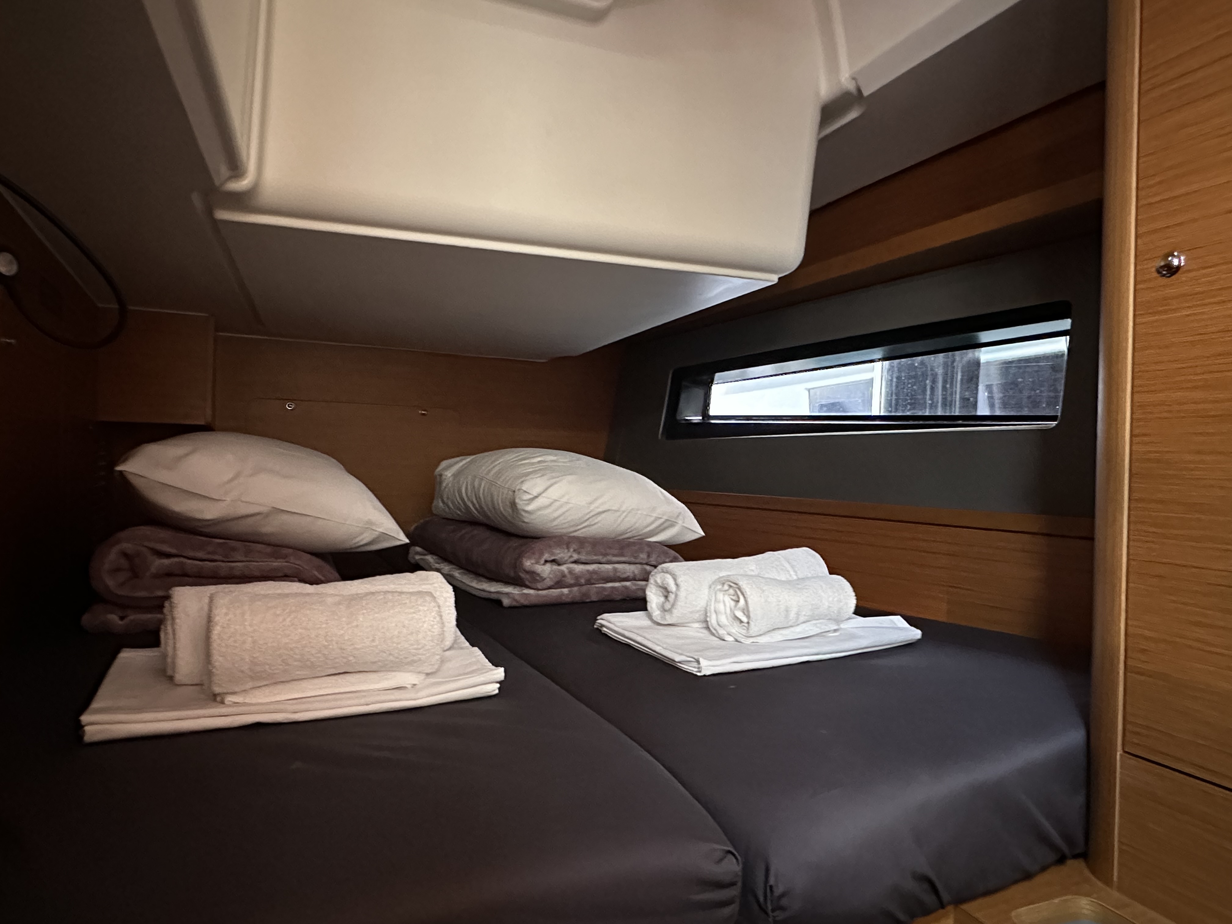 Yacht image 16