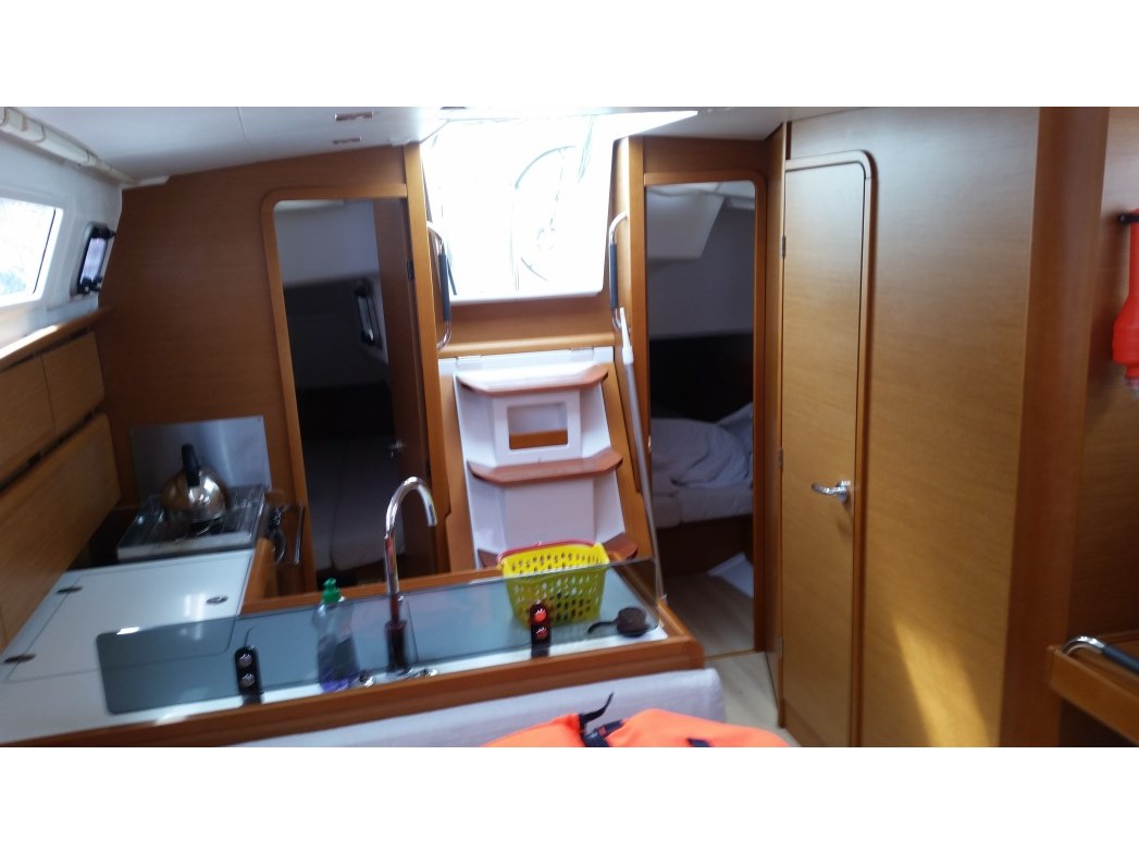 S/Y - Sun Odyssey 379 - 3 Cabins - Built