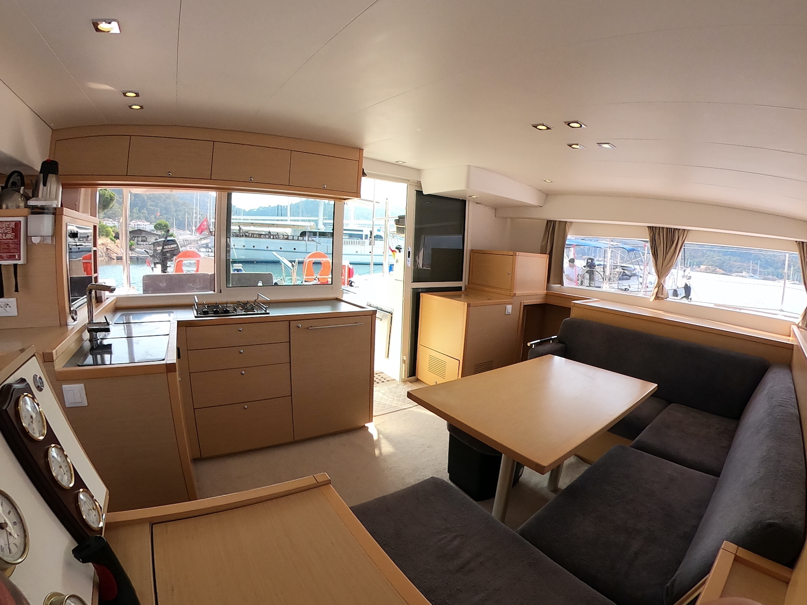 Catamaran - Lagoon 400 S2 - 6 Cabins - Built 2014