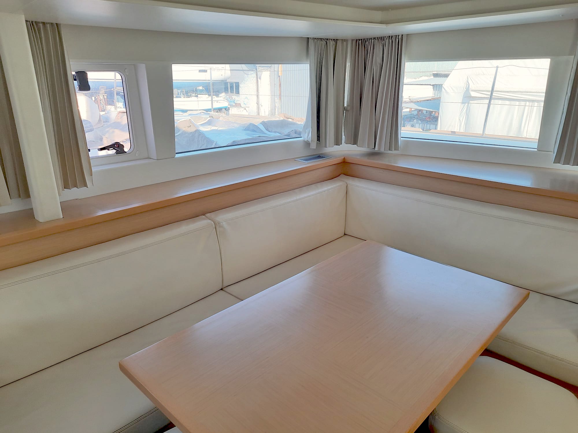 Catamaran - Lagoon 450 Fly - 6 Cabins - Built 2012