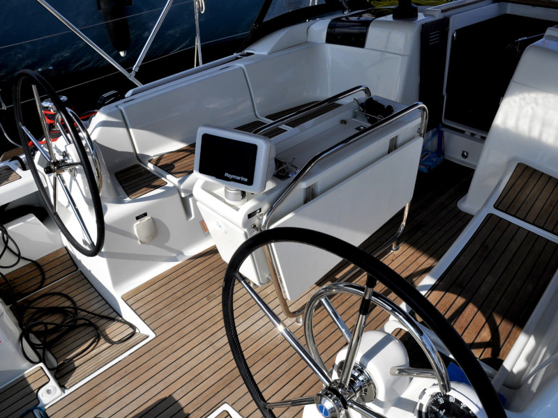 صور Sun Odyssey 419 8