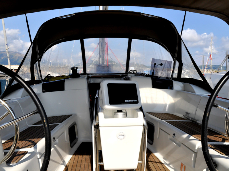 صور Sun Odyssey 419 9