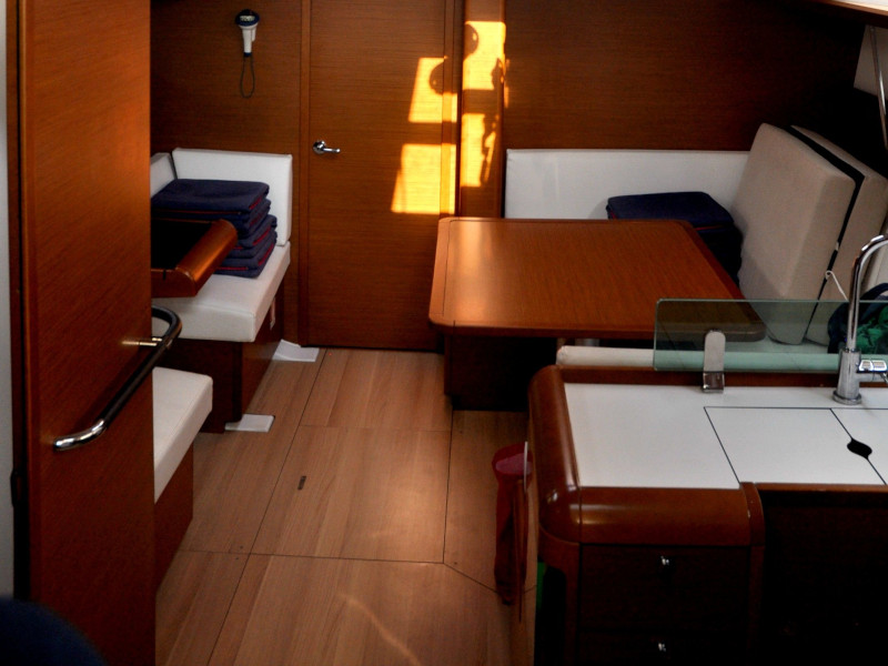 صور Sun Odyssey 419 10