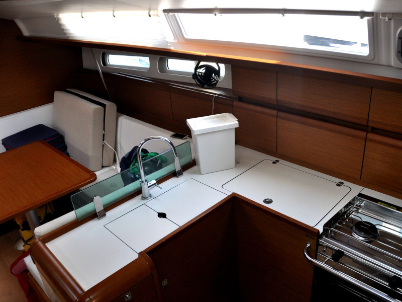 صور Sun Odyssey 419 12