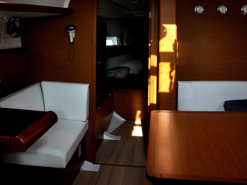 صور Sun Odyssey 419 22