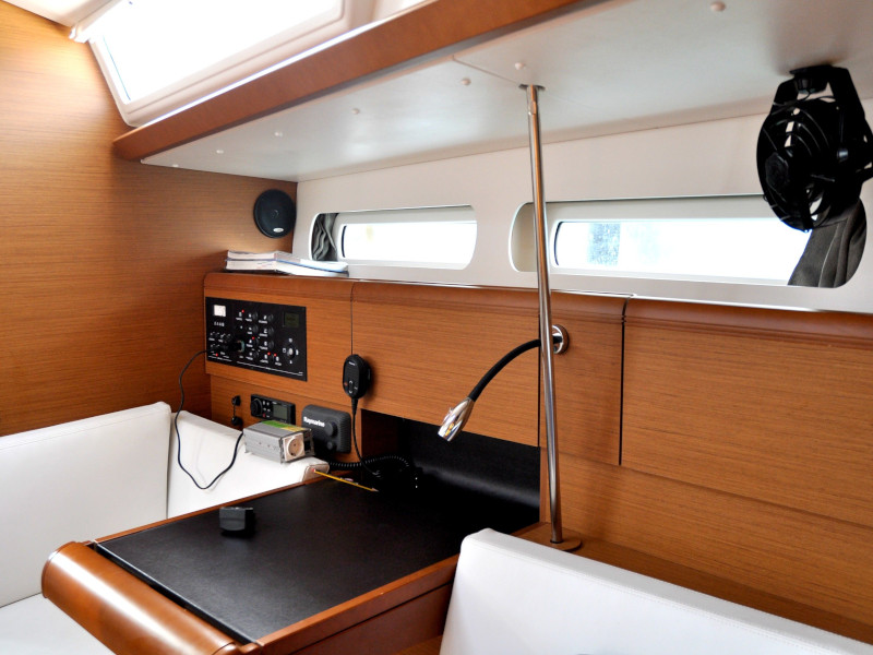 صور Sun Odyssey 419 23