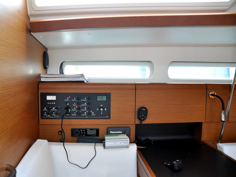 صور Sun Odyssey 419 25