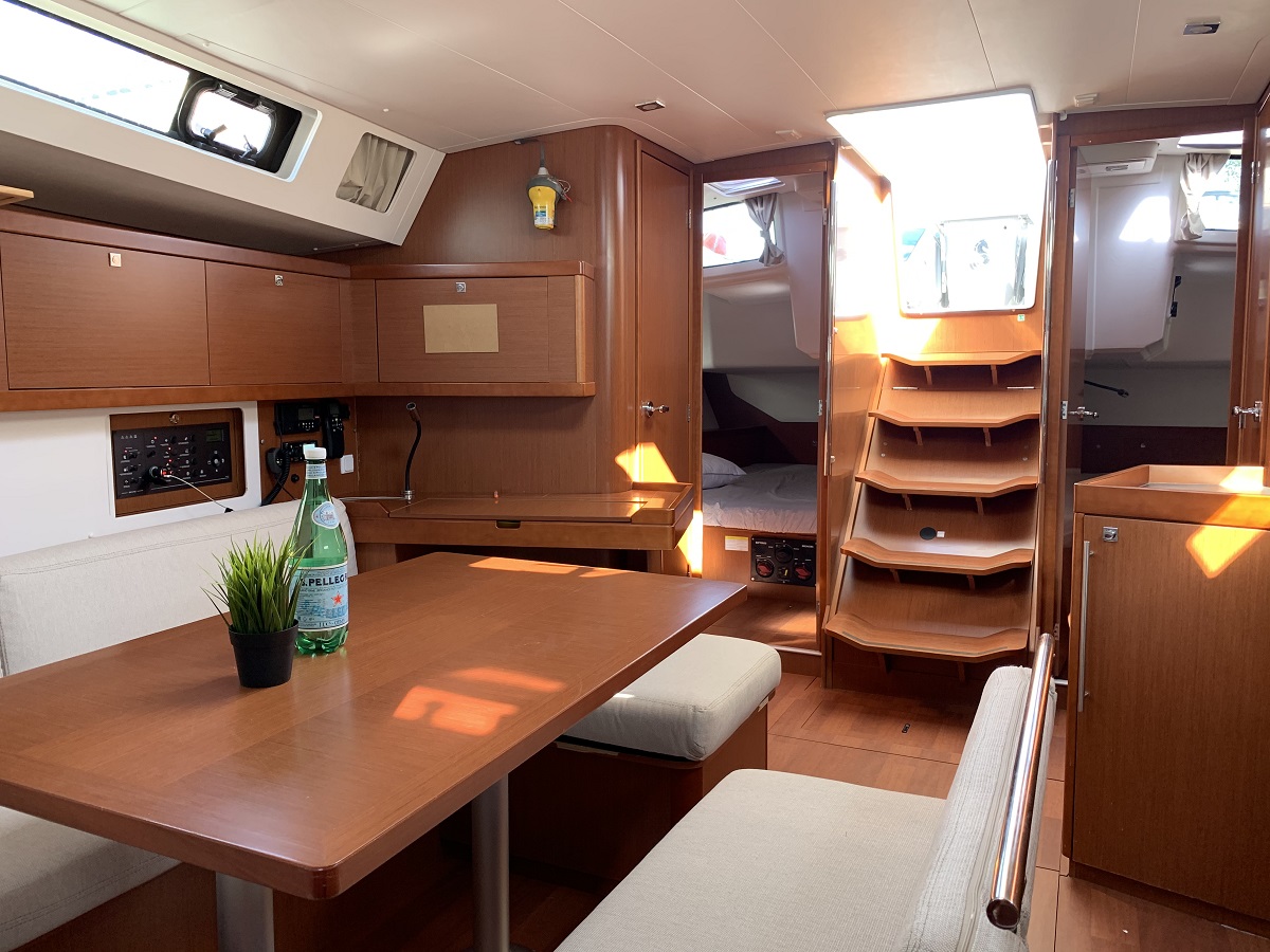 S/Y - Oceanis 45 - 4 Cabins - Built 2016