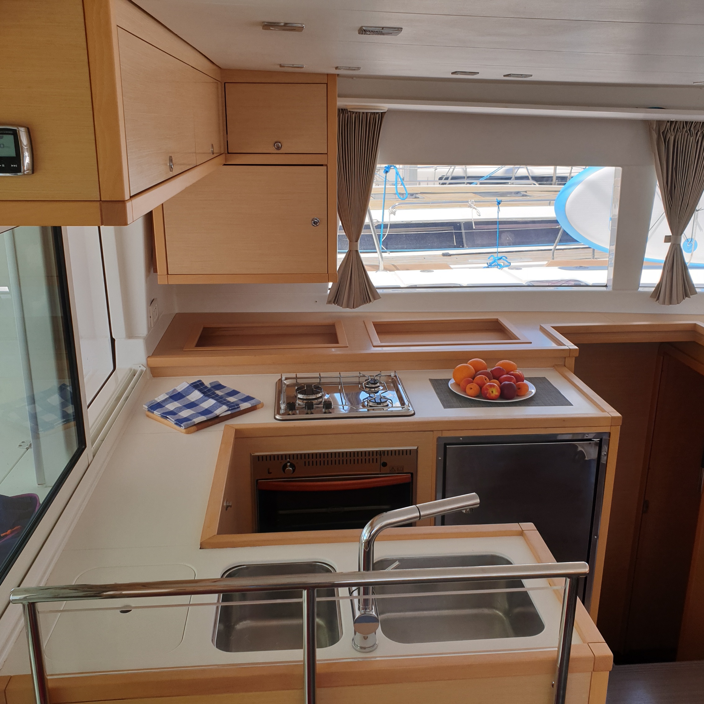 фото Lagoon 450 12