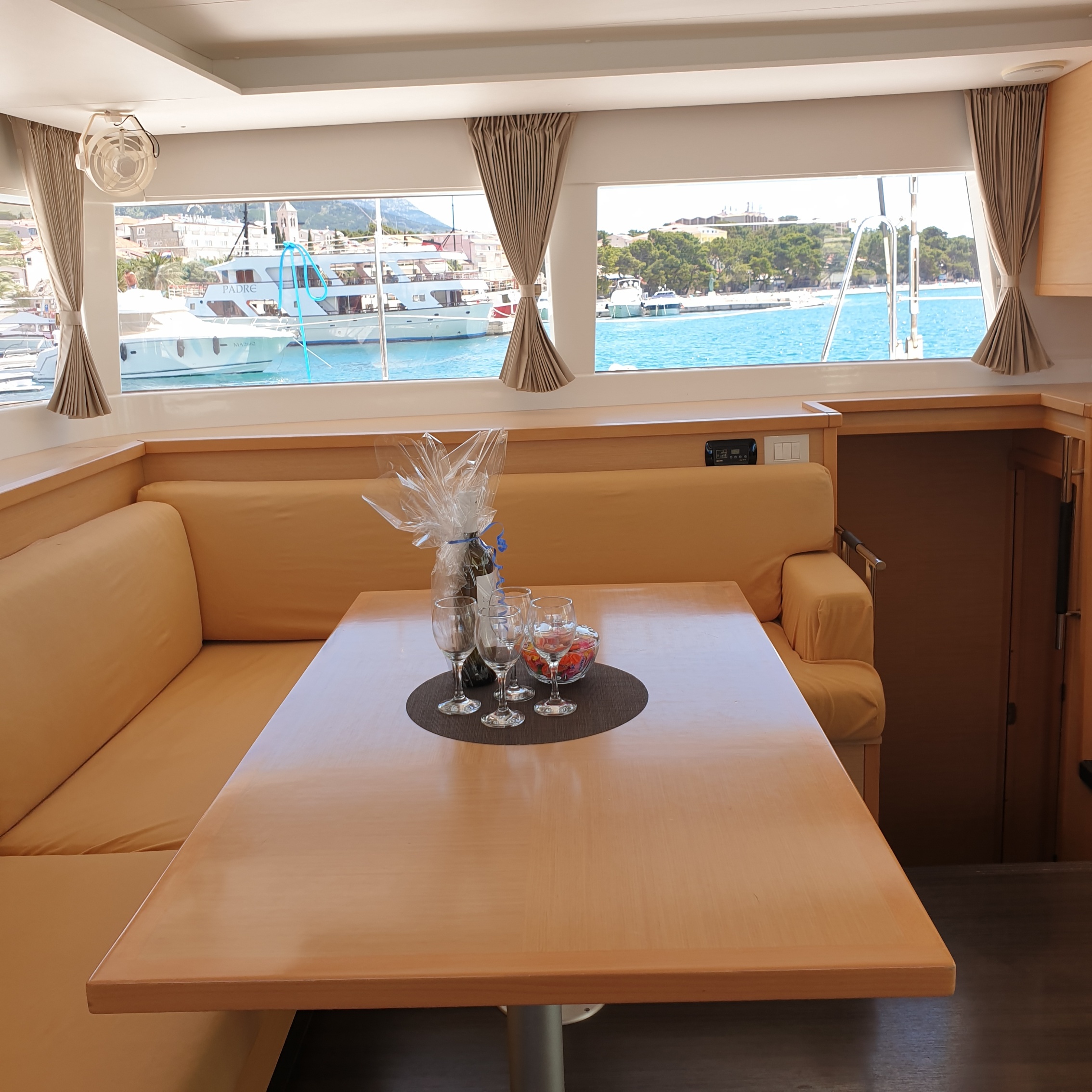 фото Lagoon 450 14