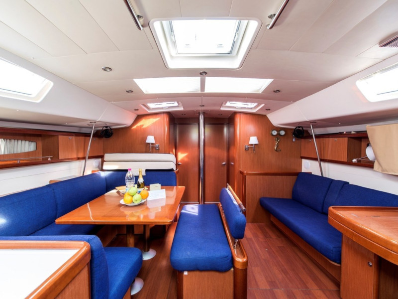 S/Y - Oceanis 54 - 5 Cabins - Built 2009