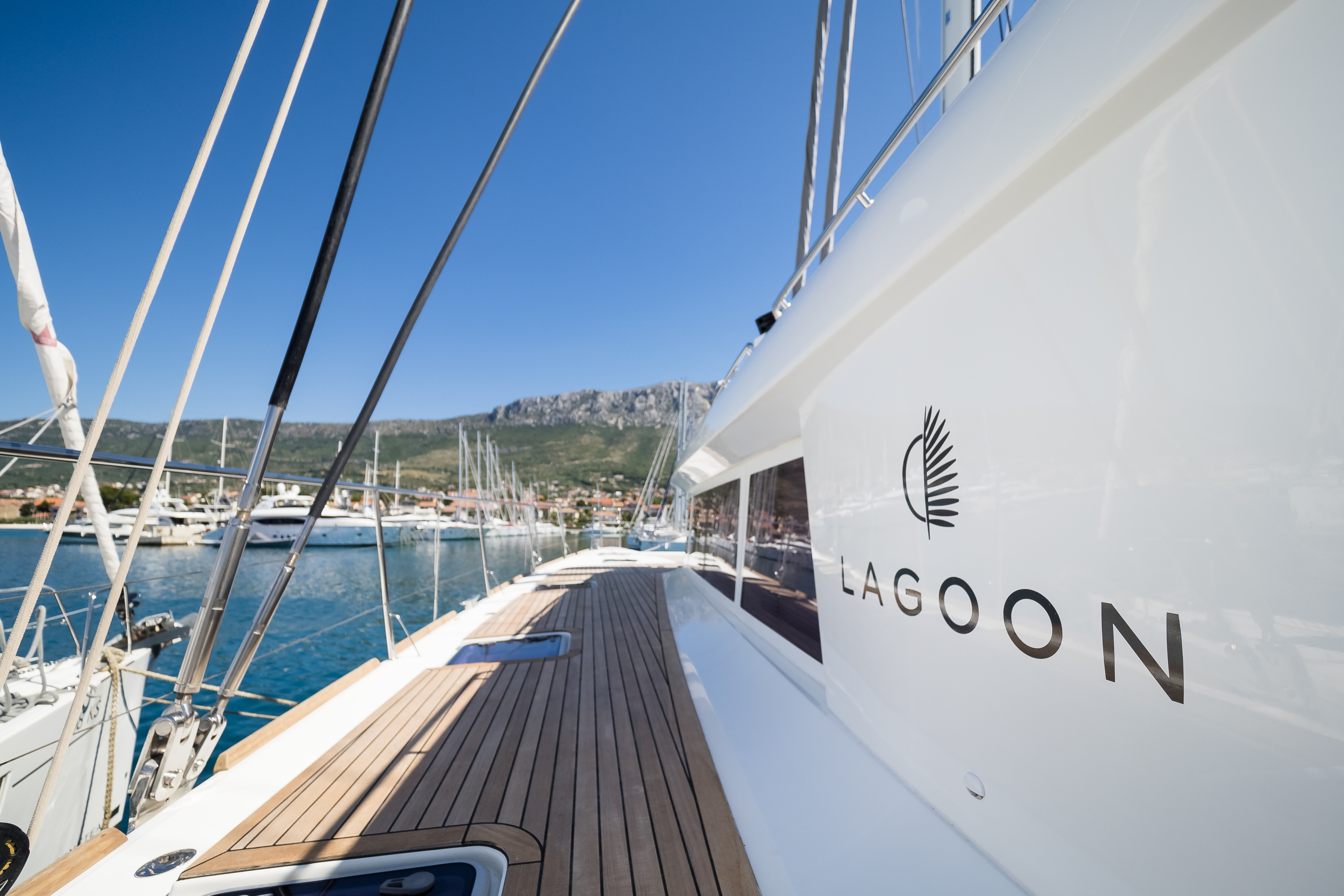 фото Lagoon 620 19