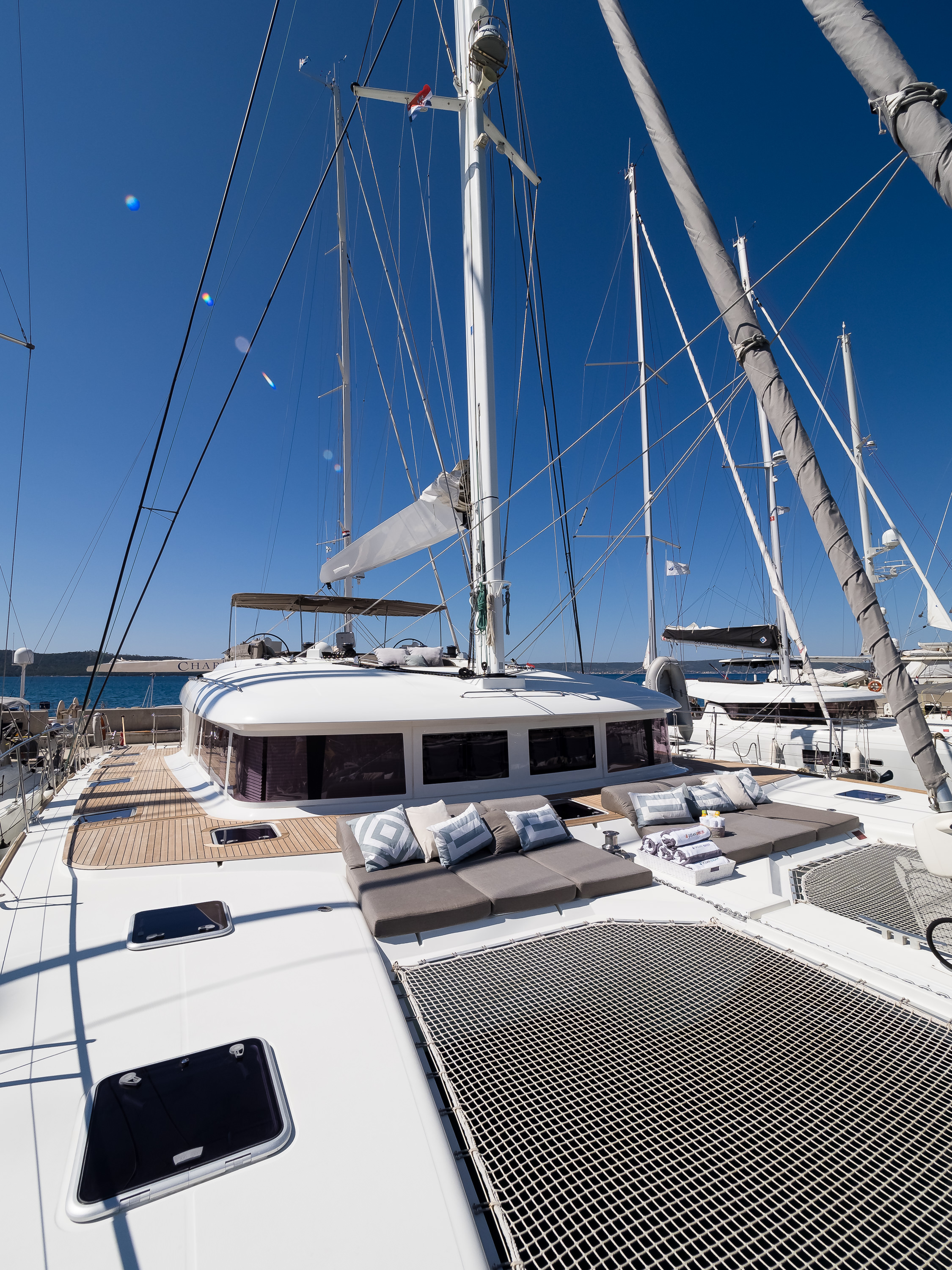 фото Lagoon 620 23