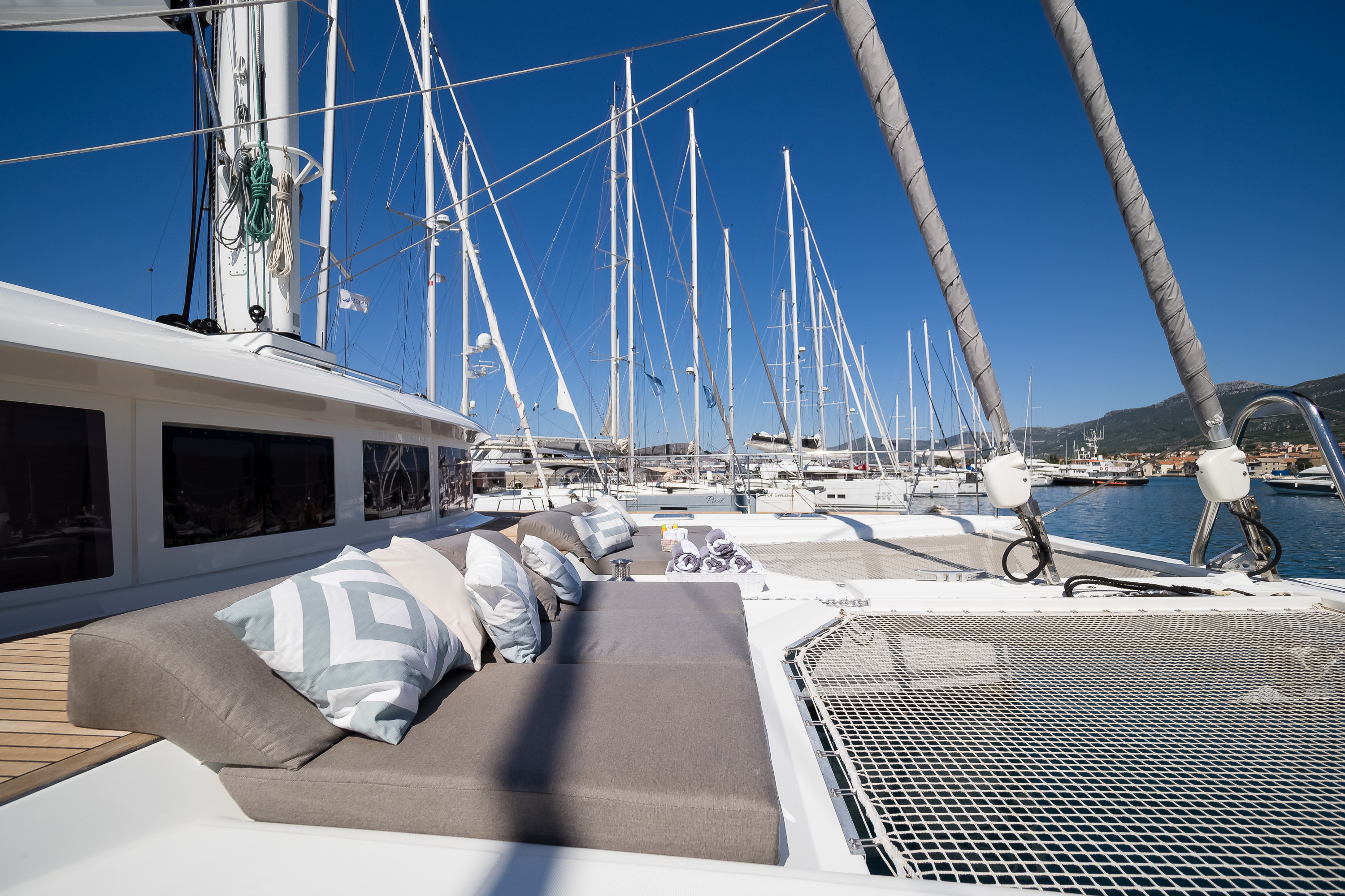 фото Lagoon 620 24