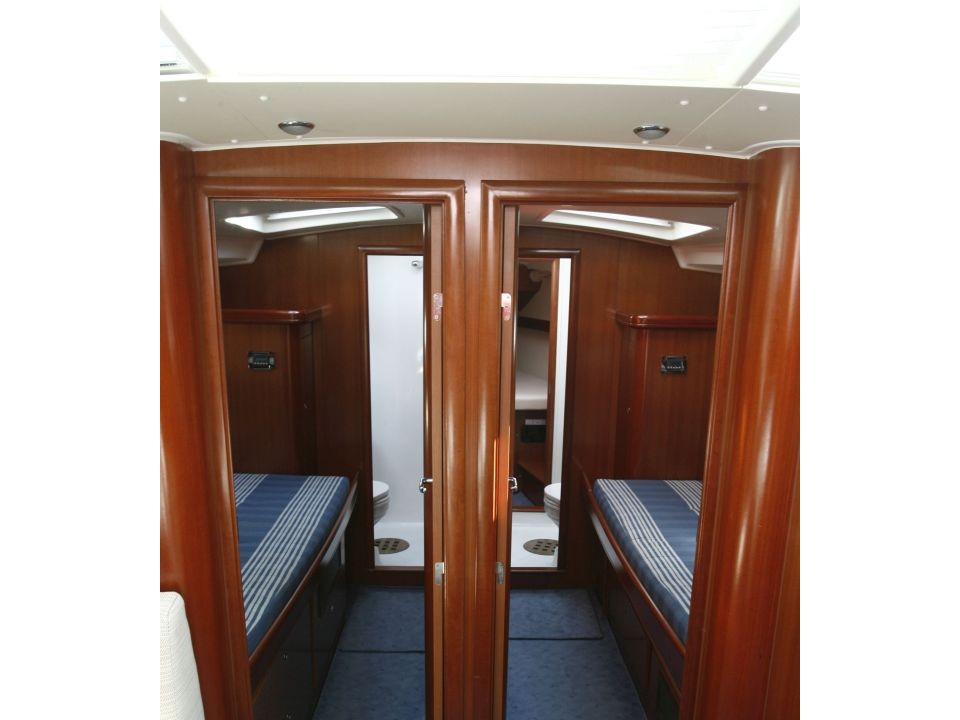 S/Y - Oceanis 523 - 5 Cabins - Built 2006