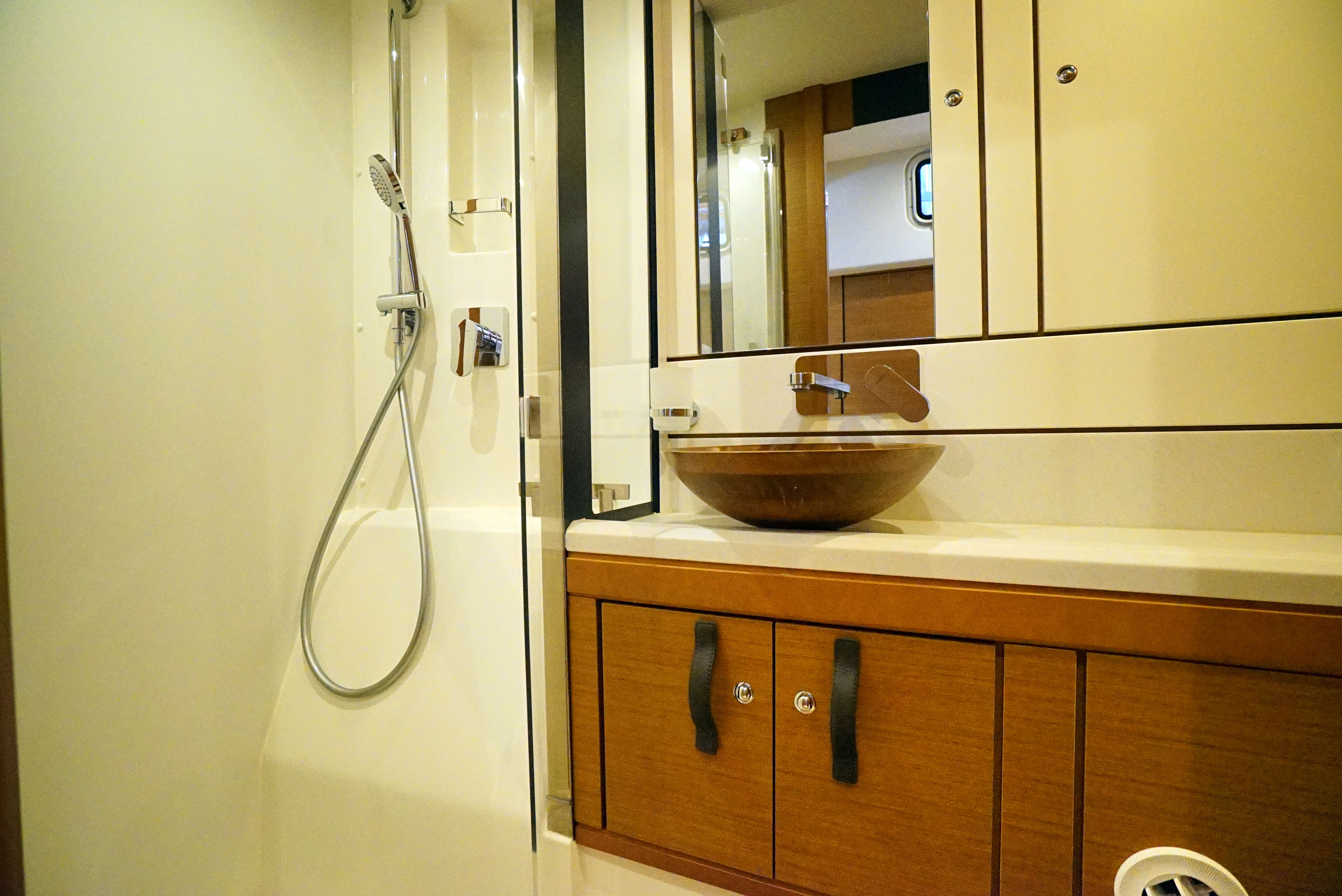 صور Jeanneau 64 5