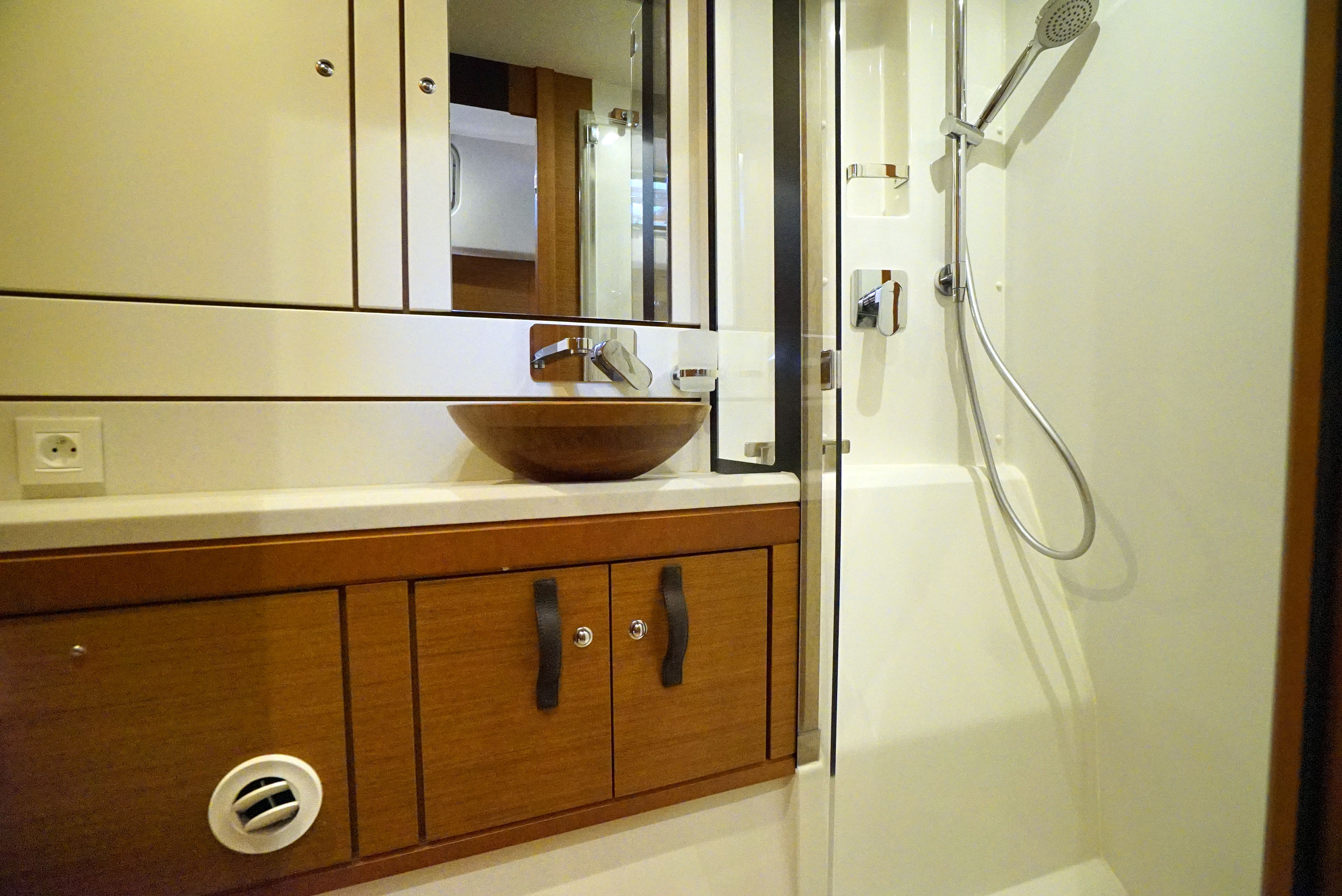 صور Jeanneau 64 11