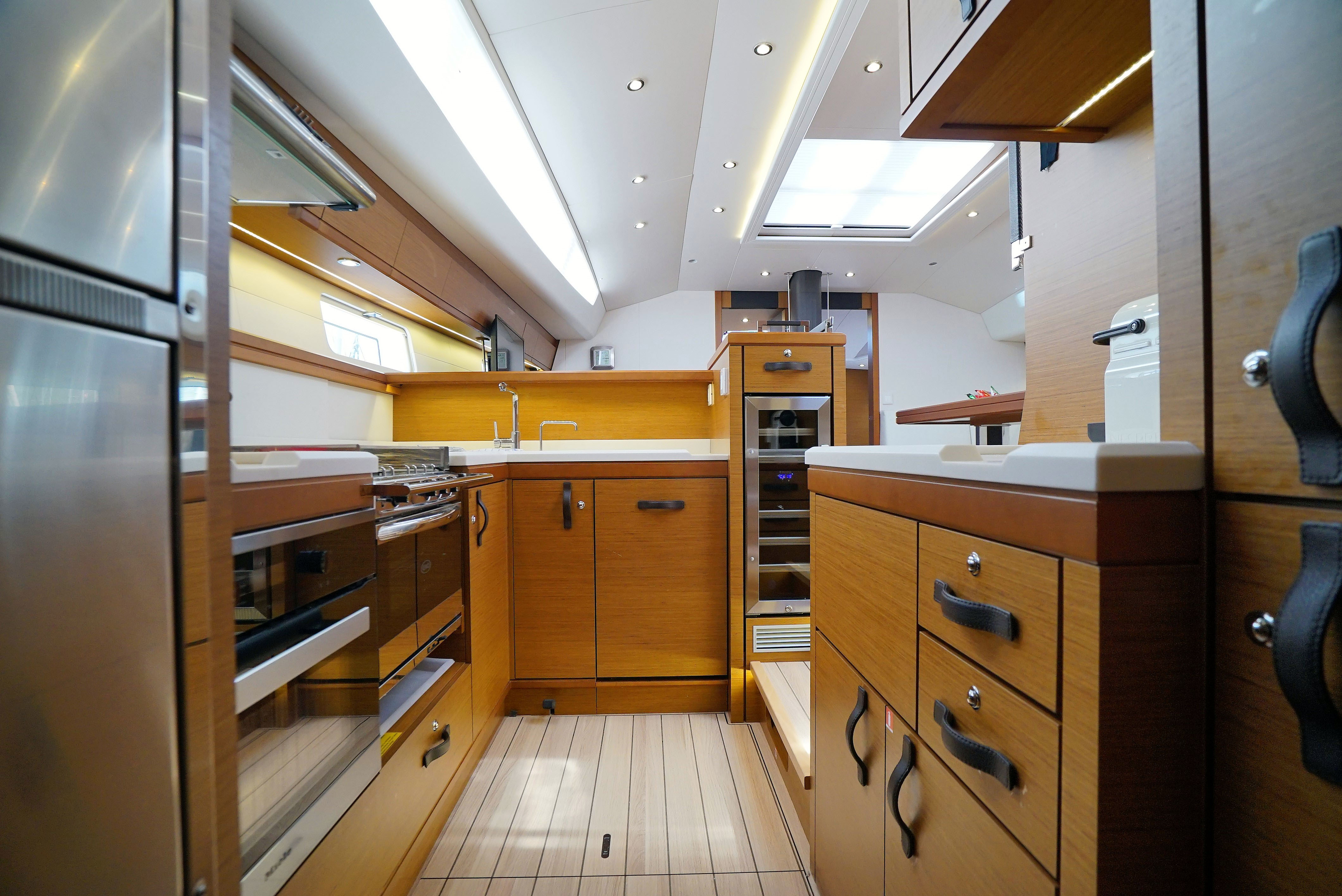 صور Jeanneau 64 13