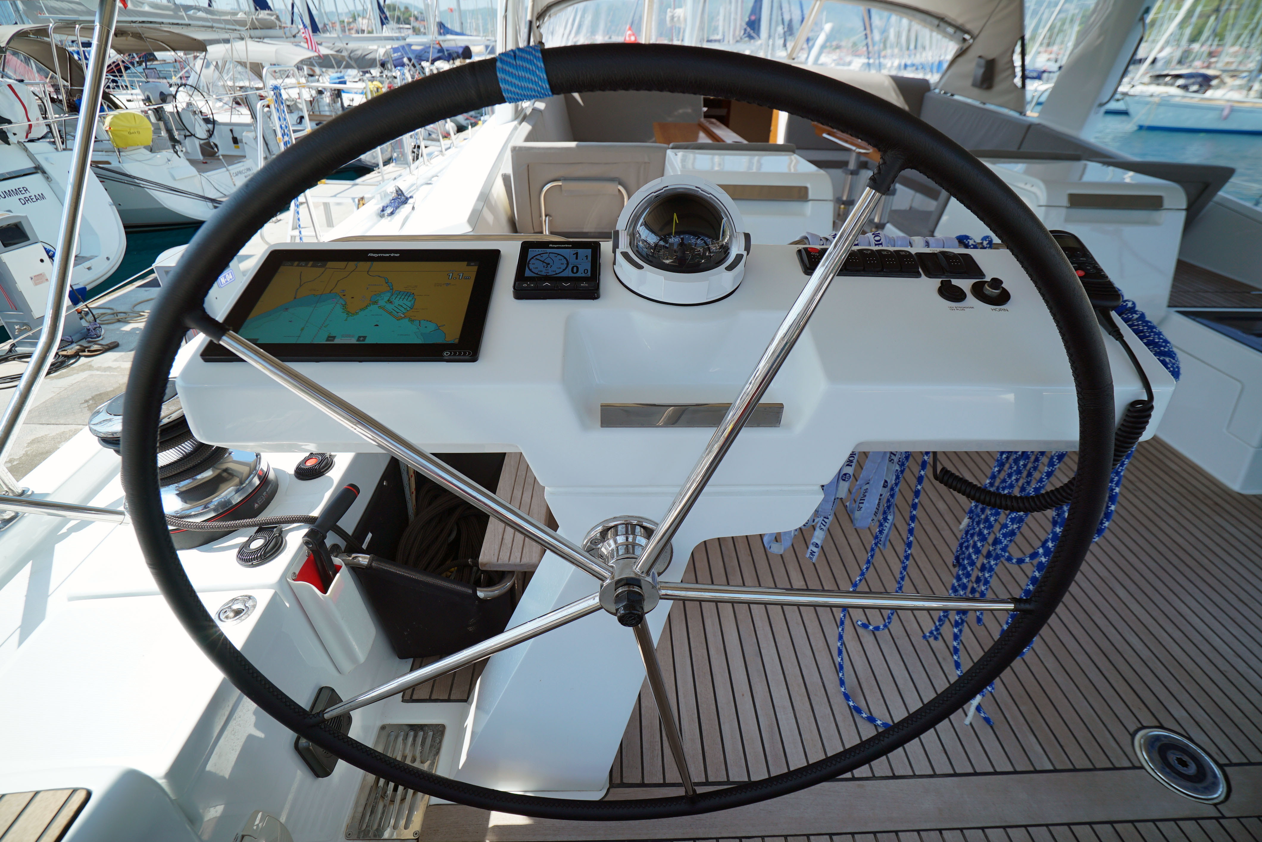 صور Jeanneau 64 14