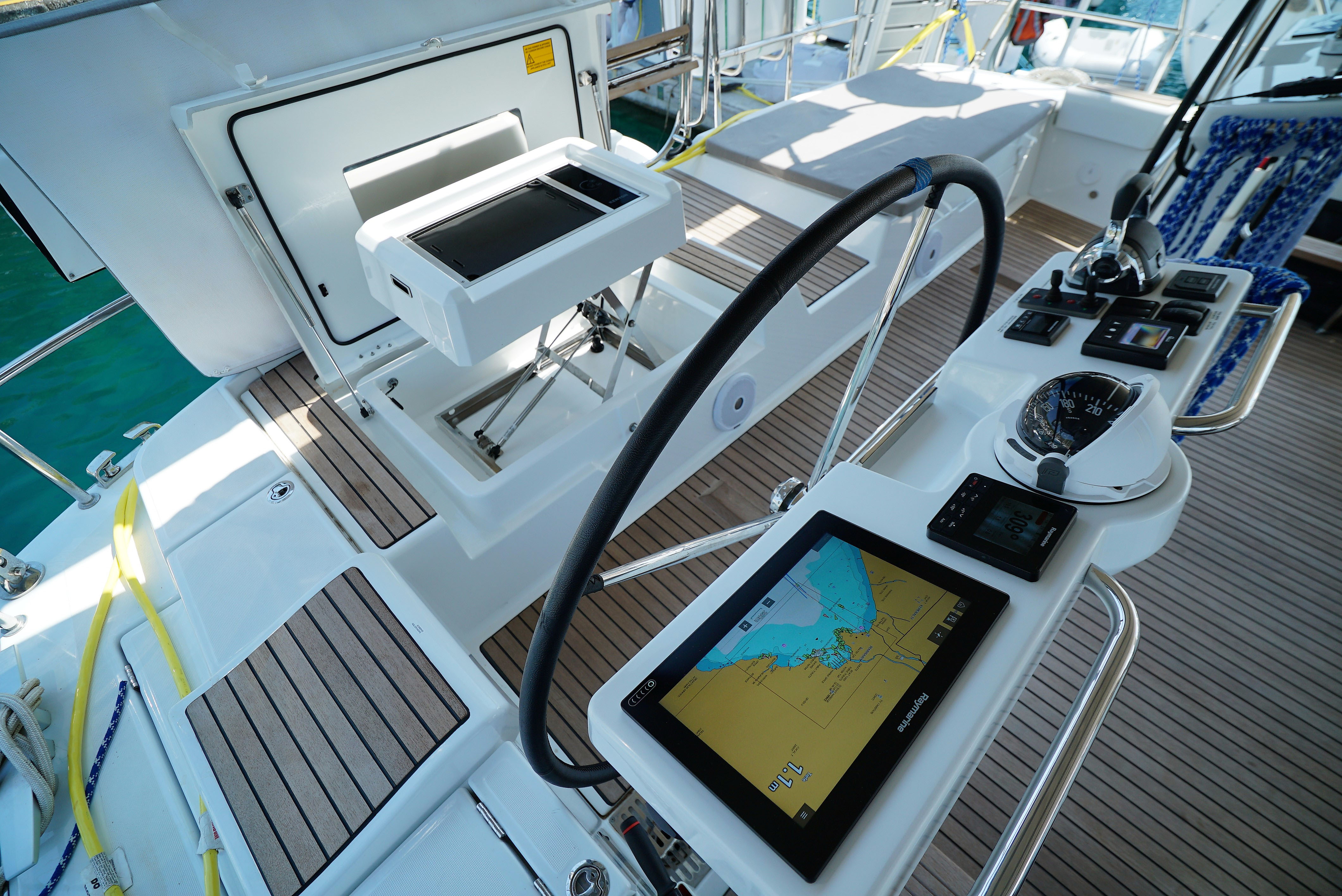 صور Jeanneau 64 16