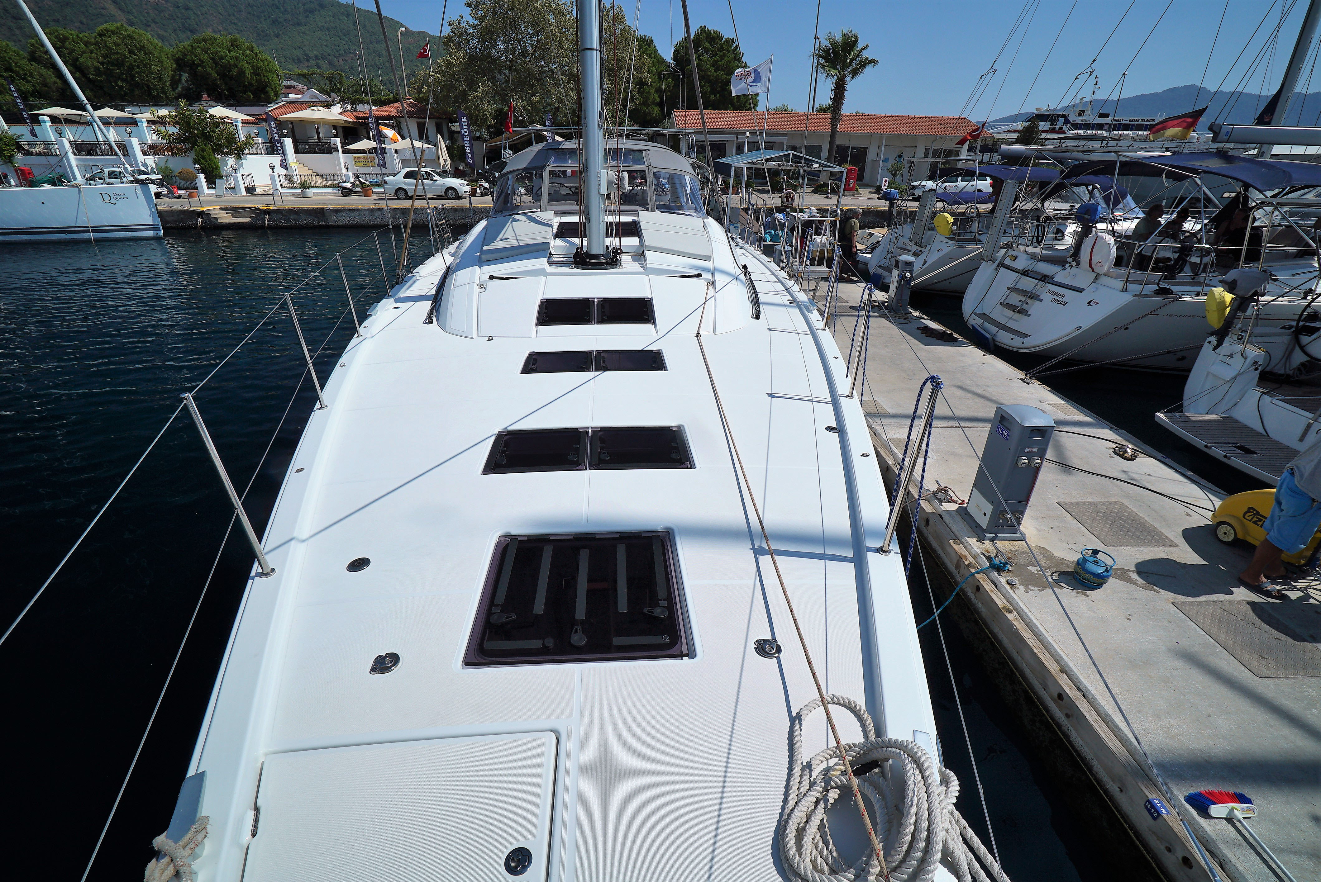 صور Jeanneau 64 18