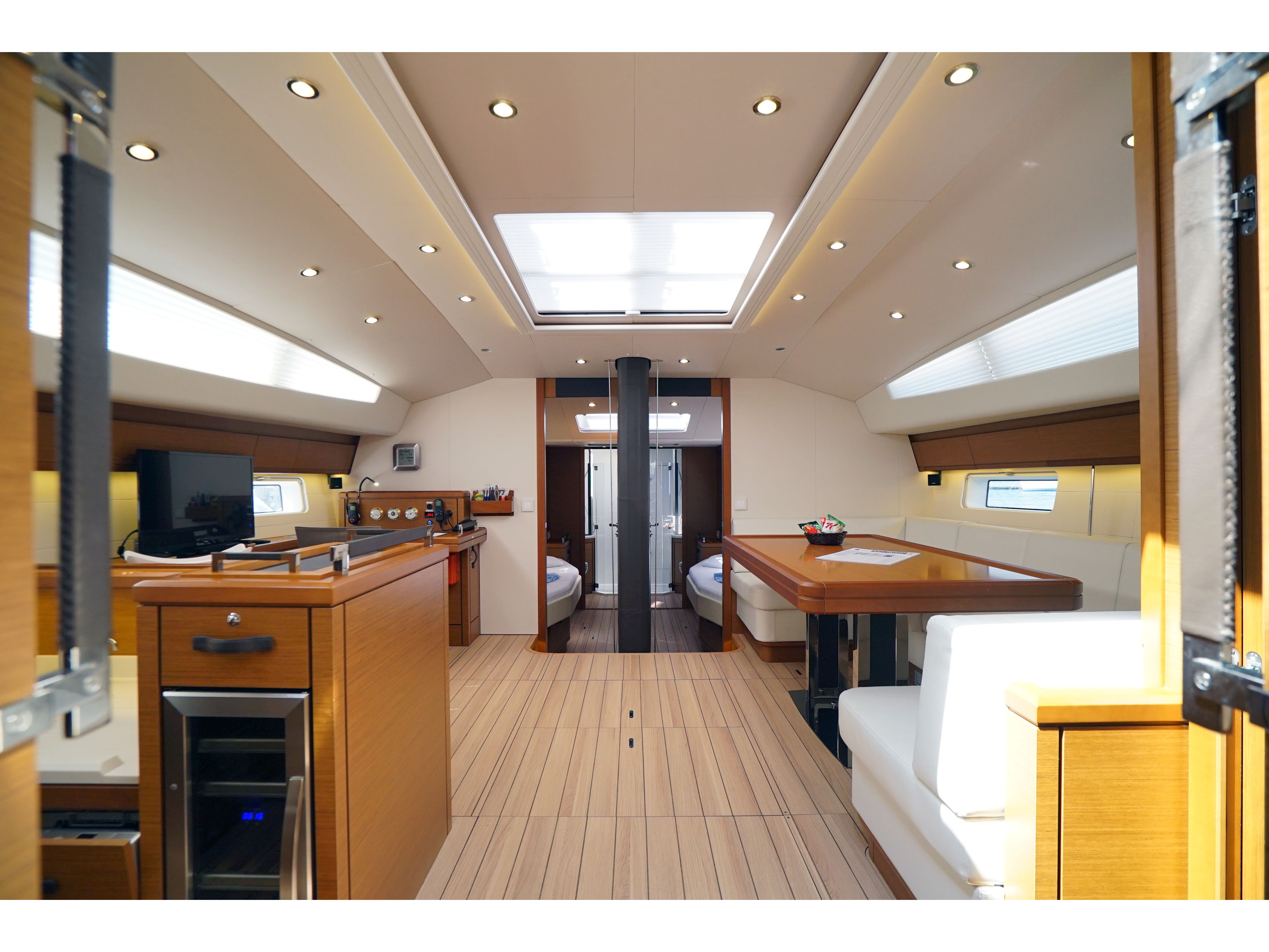 صور Jeanneau 64 29