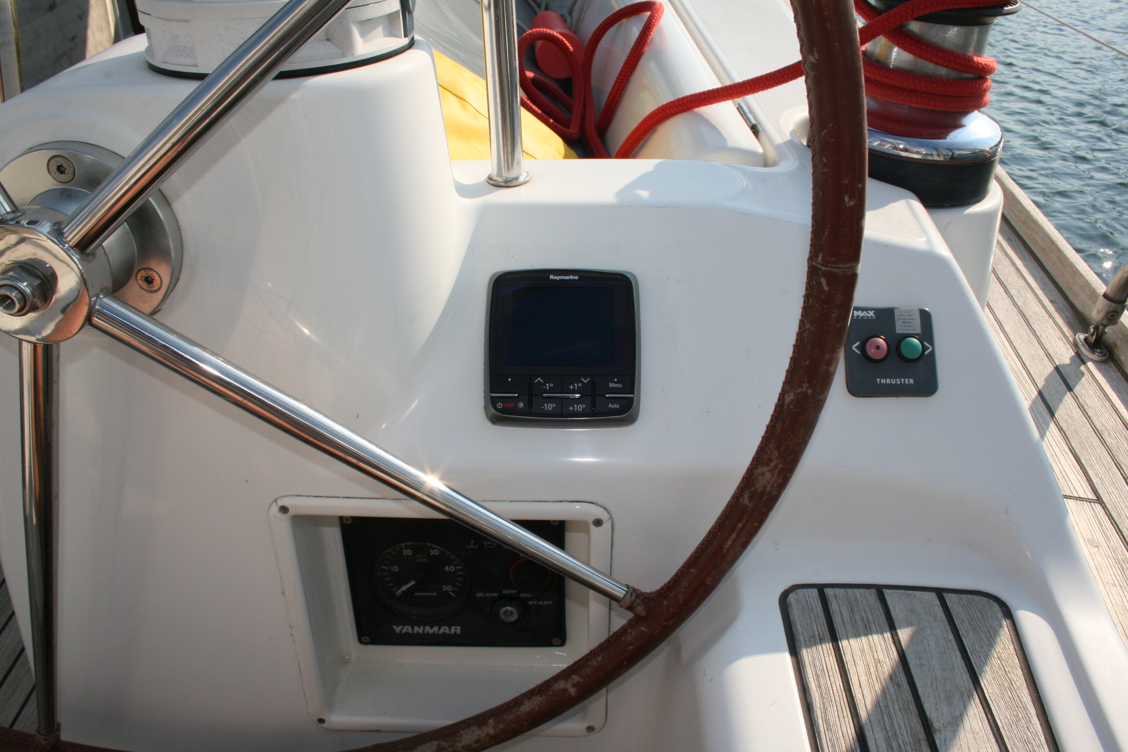 صور Oceanis 40 12