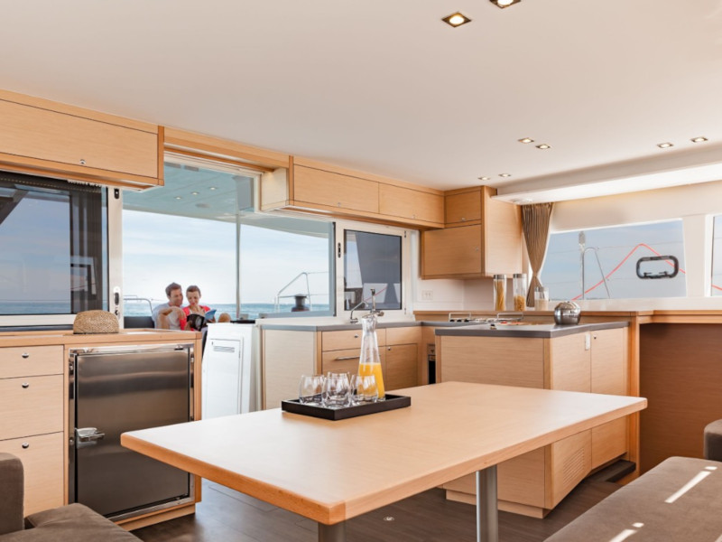 photo Lagoon 450  Flybridge 8