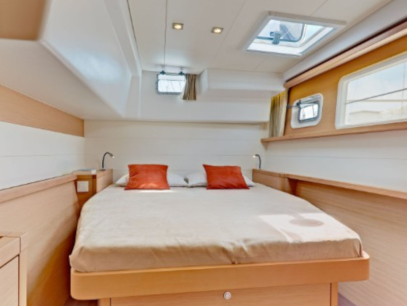 photo Lagoon 450  Flybridge 10