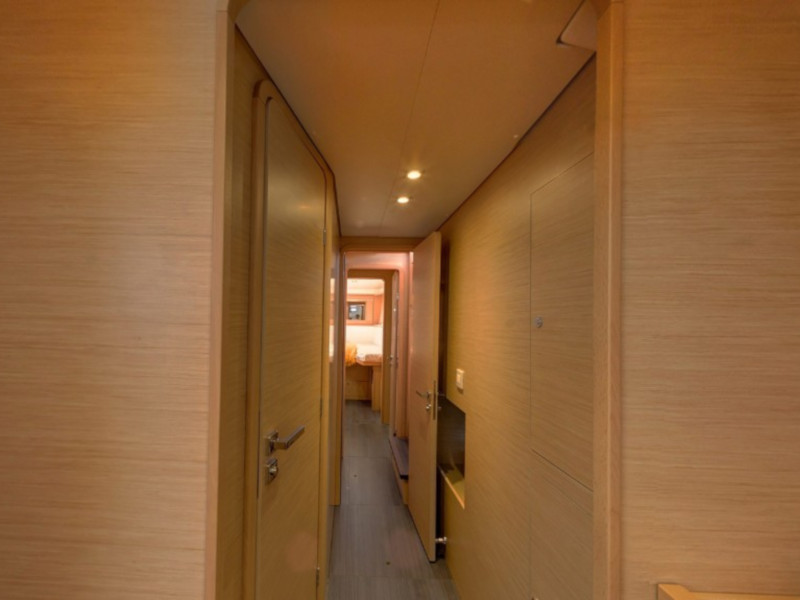 photo Lagoon 450  Flybridge 12