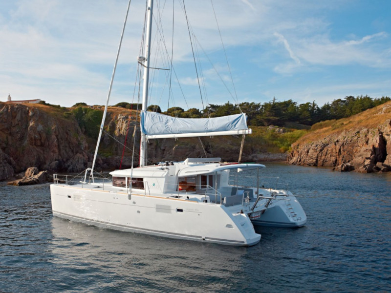 photo Lagoon 450  Flybridge 13