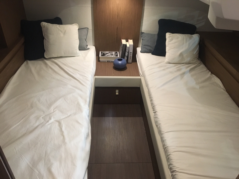 foto Beneteau GT40 10