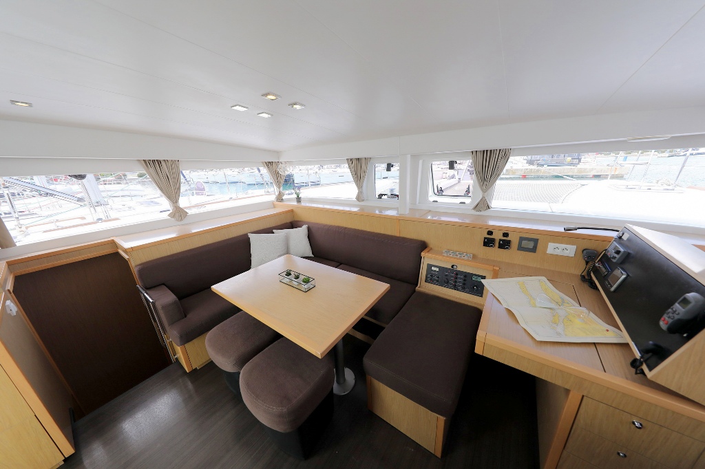 foto Lagoon 400 S2 9