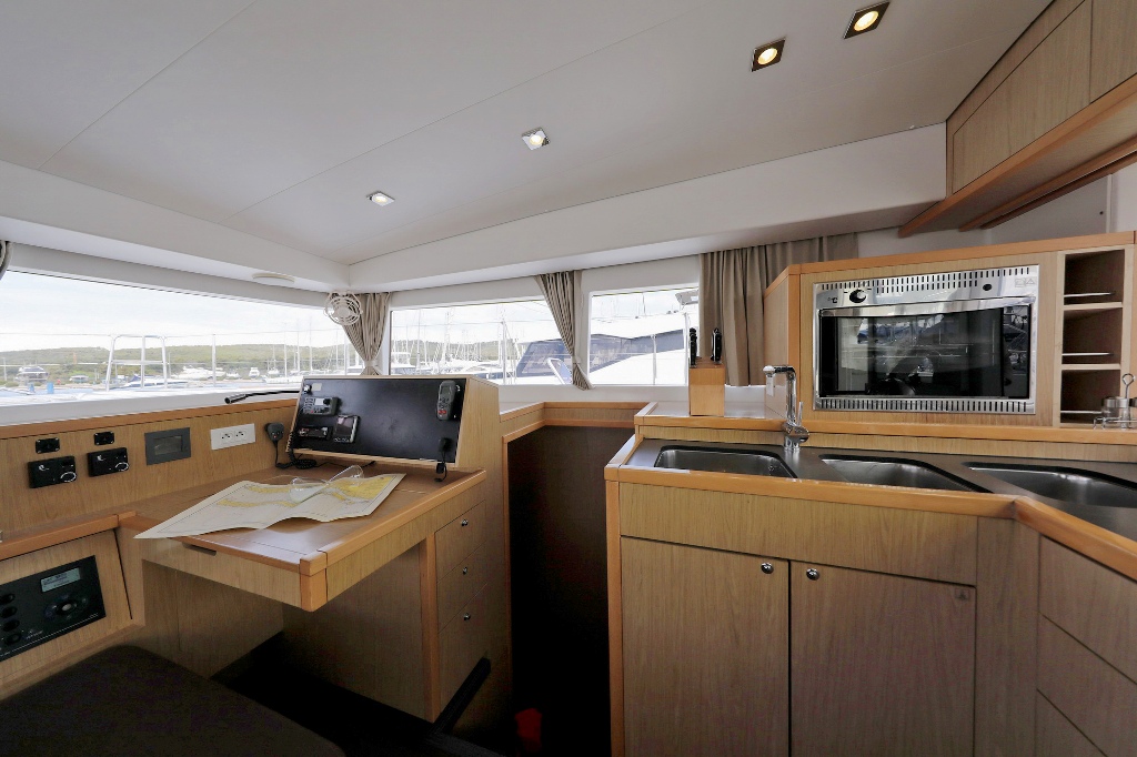 foto Lagoon 400 S2 11