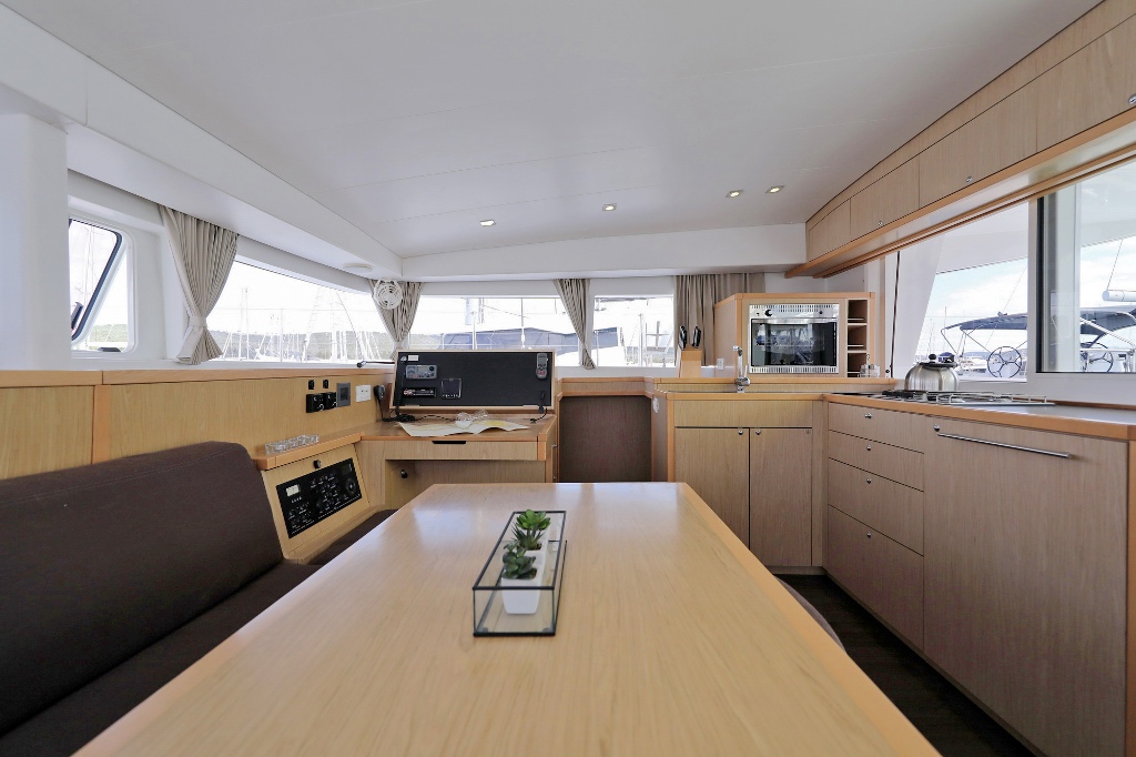 foto Lagoon 400 S2 12