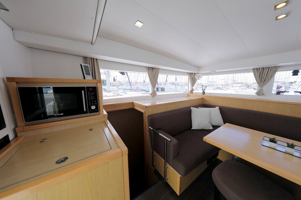 foto Lagoon 400 S2 14