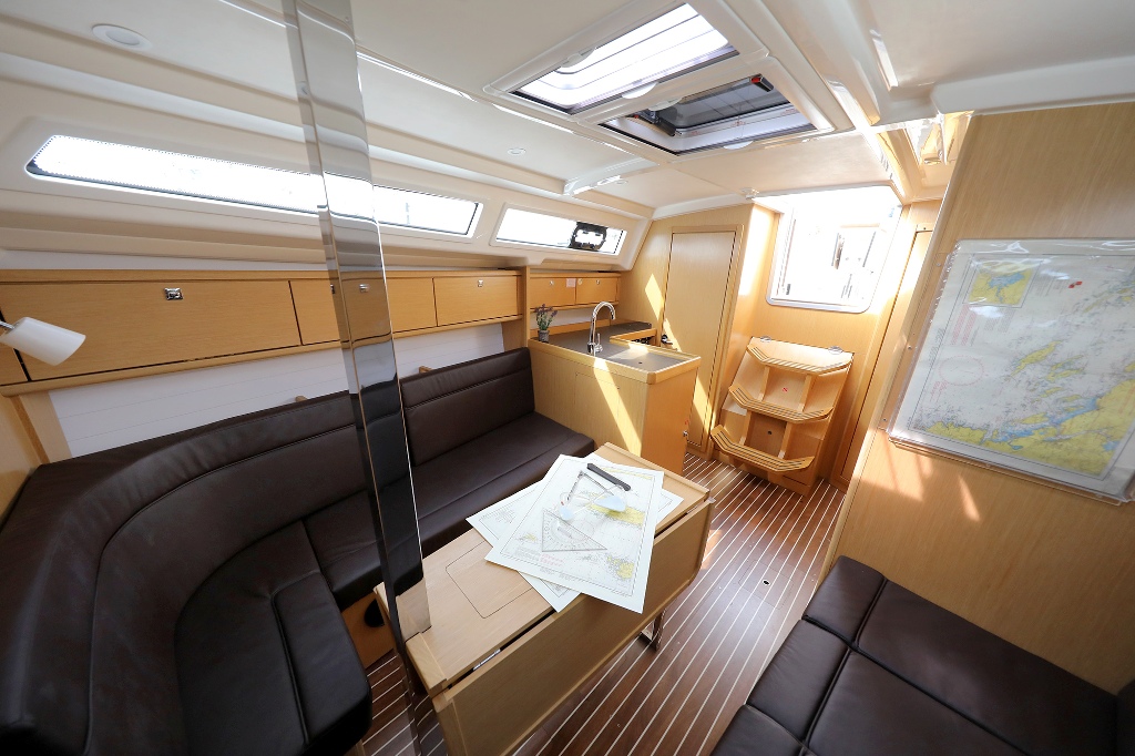 фото Bavaria Cruiser 34 10