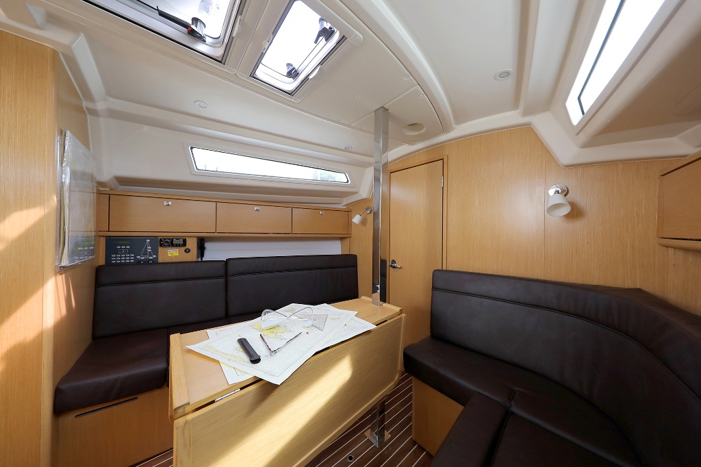 фото Bavaria Cruiser 34 11
