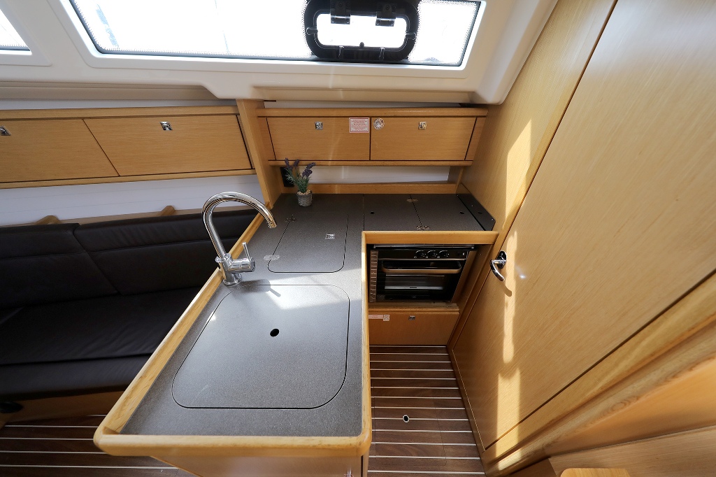 фото Bavaria Cruiser 34 12