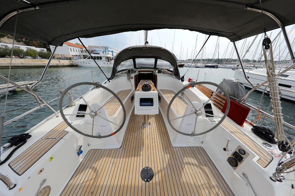 фото Bavaria Cruiser 34 13