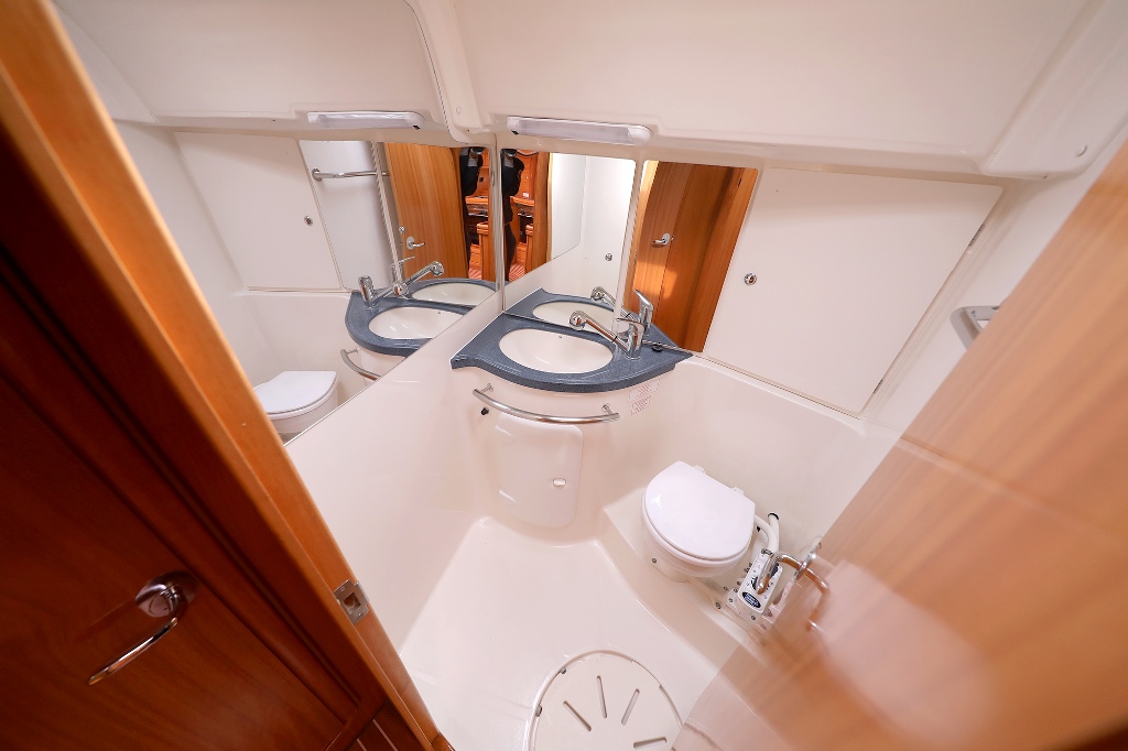 photo Bavaria Cruiser 37 11