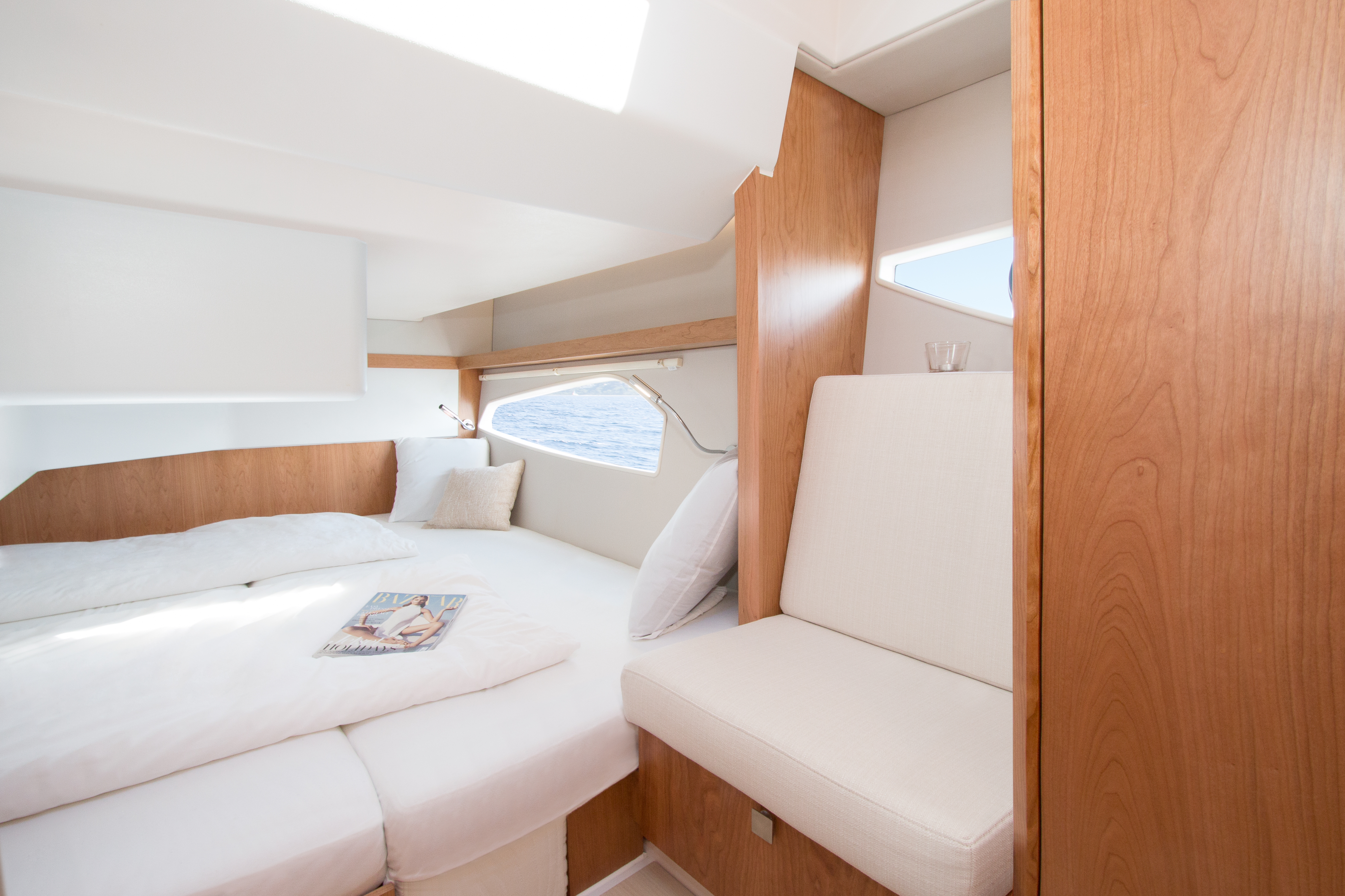 صور Sealine C330 28