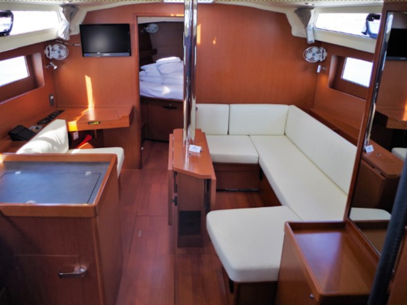 S/Y - Oceanis 41.1 - 3 Cabins - Built 2017