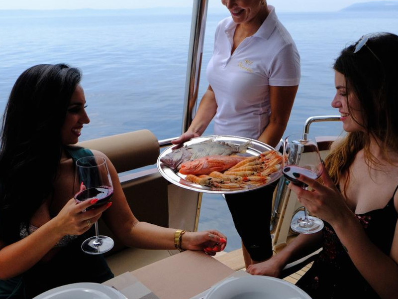 صور Motoryacht 11