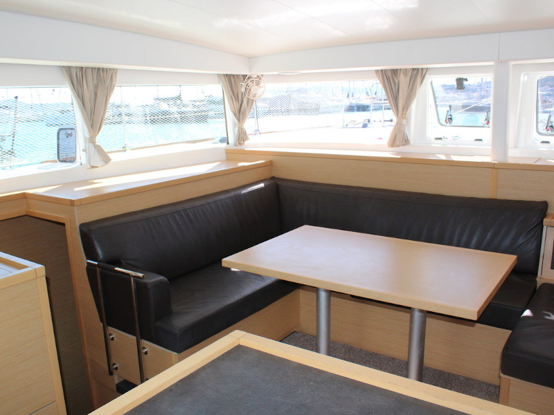 صور Lagoon 400 S2 2