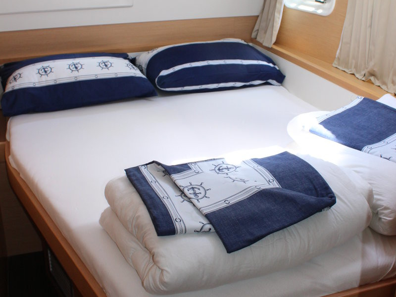 صور Lagoon 400 S2 8