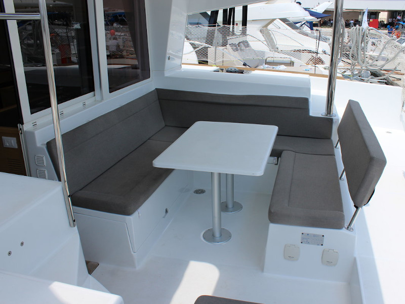 صور Lagoon 400 S2 10